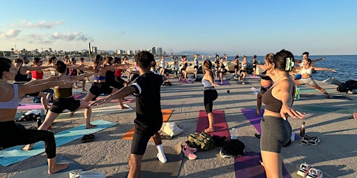 Imagem principal do evento Yoga by the Sea. 90min. All levels. Espigón de Bogatell
