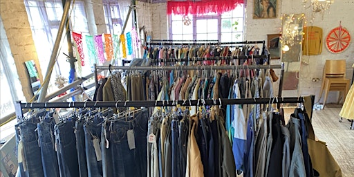 Image principale de Free ! Weekend vintage clothes pop up sale mens and womens  , from £5