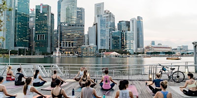 Imagem principal de Yoga for a Change at Marina Bay (Singapore River Cruise)