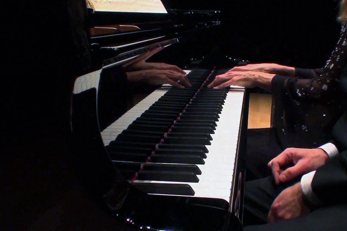 Шуберт фортепиано слушать. Луи Лорти играет Шопена. Andras Schiff Piano Cover.