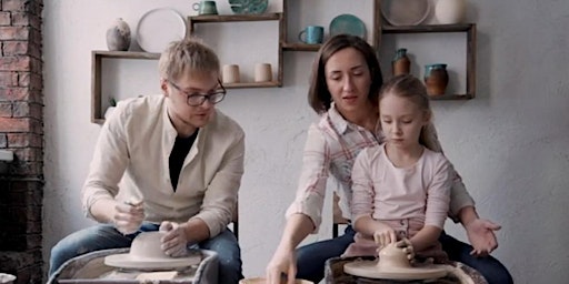 Primaire afbeelding van Half day Pottery wheel throwing for Families in Oakville, Bronte Harbour