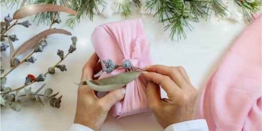 Imagen principal de DIY Christmas gift wrap and tree decorations