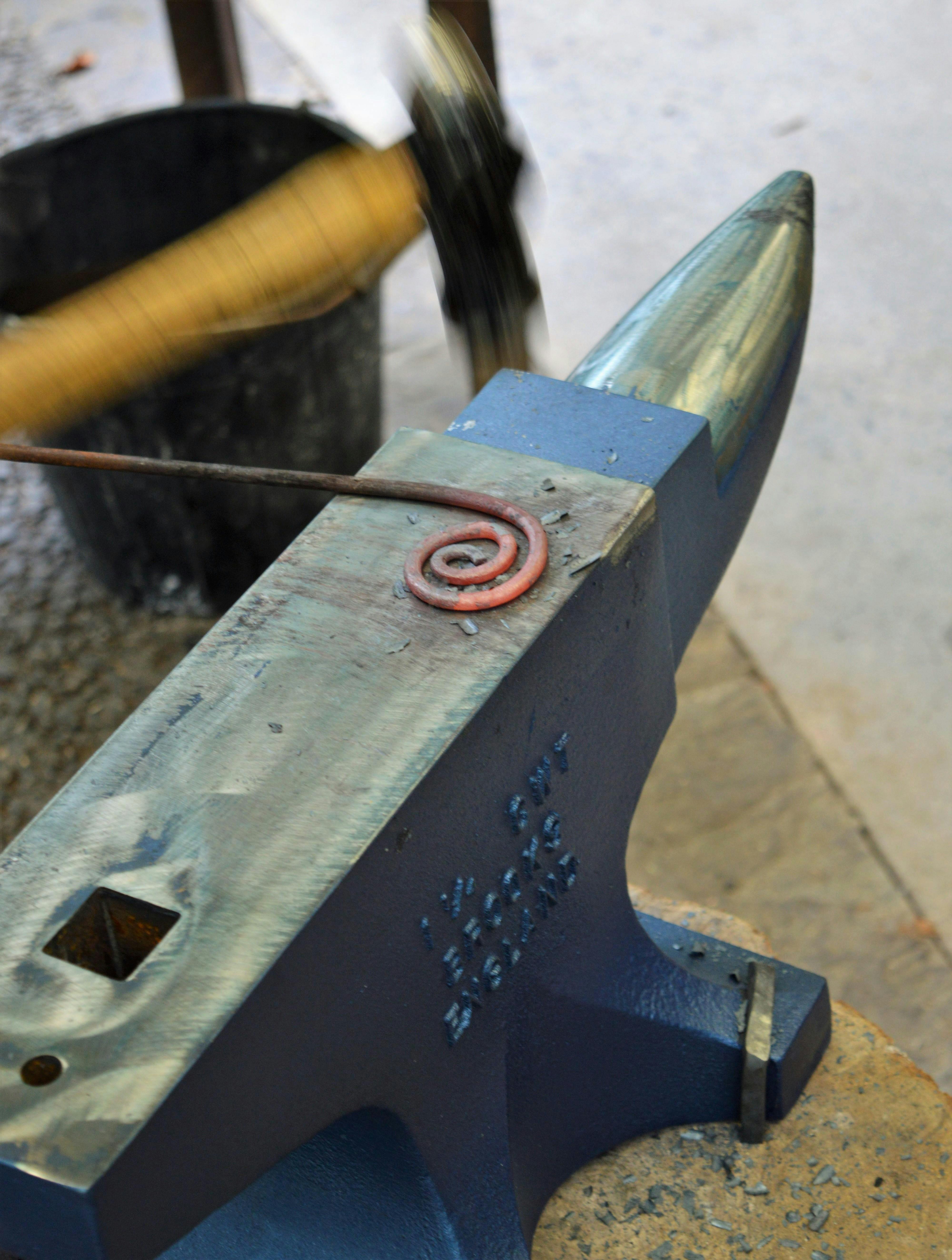 Cyflwyniad i Grefft y Gof | Introduction to Blacksmithing