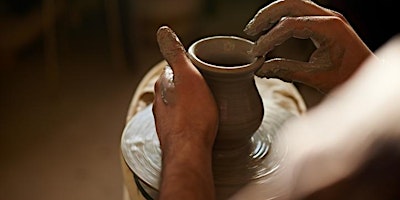 Primaire afbeelding van Mini Pottery wheel throwing with Kelsey in Oakville,Bronte Harbour