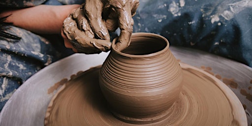 Mini Pottery wheel throwing for couples with Kelsey in Oakville,Bronte  primärbild