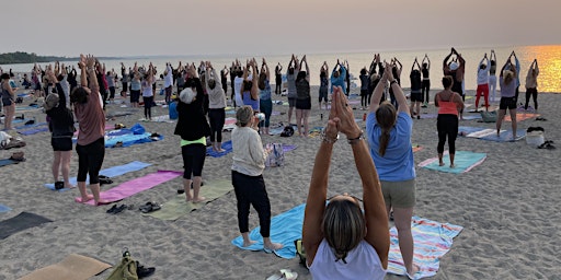 Immagine principale di Summer Solstice Yoga on the Beach 