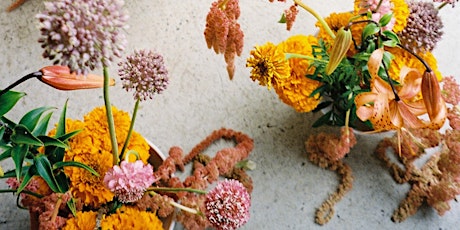 Ikebana flower arranging primary image