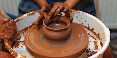 Immagine principale di Get "Curvy" on Pottery Wheel for couples  with Kelsey 