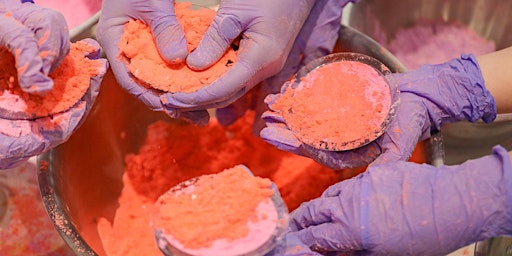 Imagem principal de Planes en Madrid: Crea tu propia bomba de baño en Lush Plenilunio