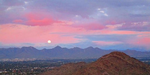 Immagine principale di Spectacular Sunset and Full Moon Hike in Phoenix Mountains Preserve 