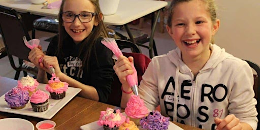 Imagem principal de Kids Cupcake & Cake Decorating Class Ages 6-12