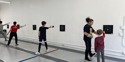 Imagem principal de Beginner Adult Fencing Classes - Epee & Foil