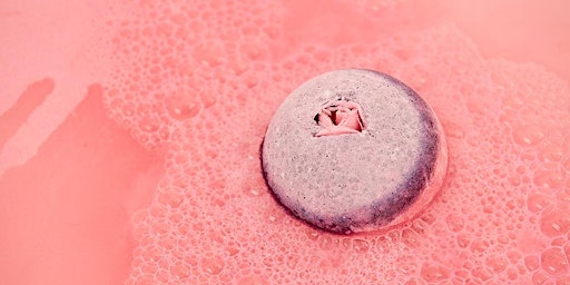 Planes para el día de la madre: Crea tu propia bomba de baño para mamá. primary image