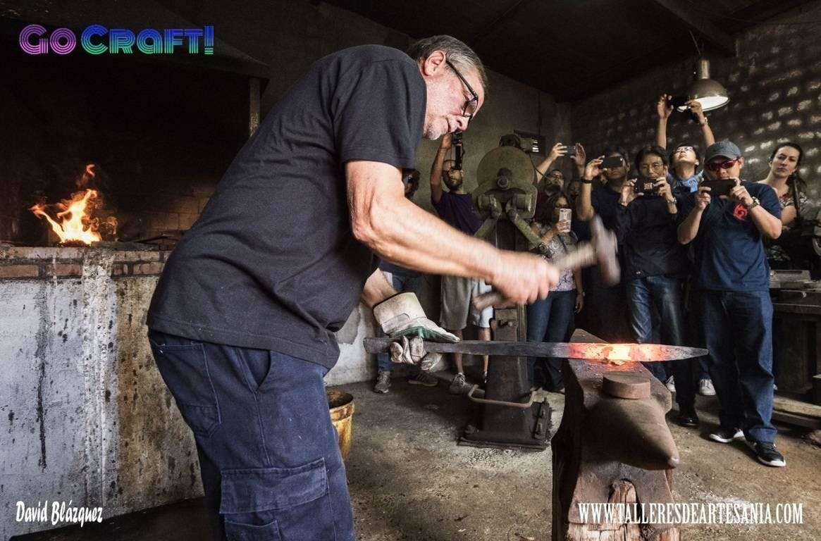 Visita al taller de espadas artesanas del maestro Arellano en Toledo