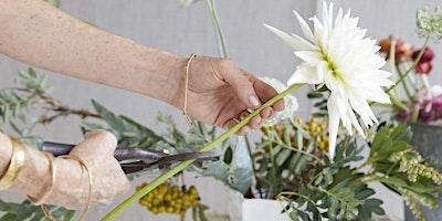 Imagem principal de Late Spring Floral Arranging with Natalie B