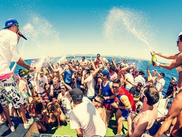 Boat | Yacht Party with Open Bar & Watersports 