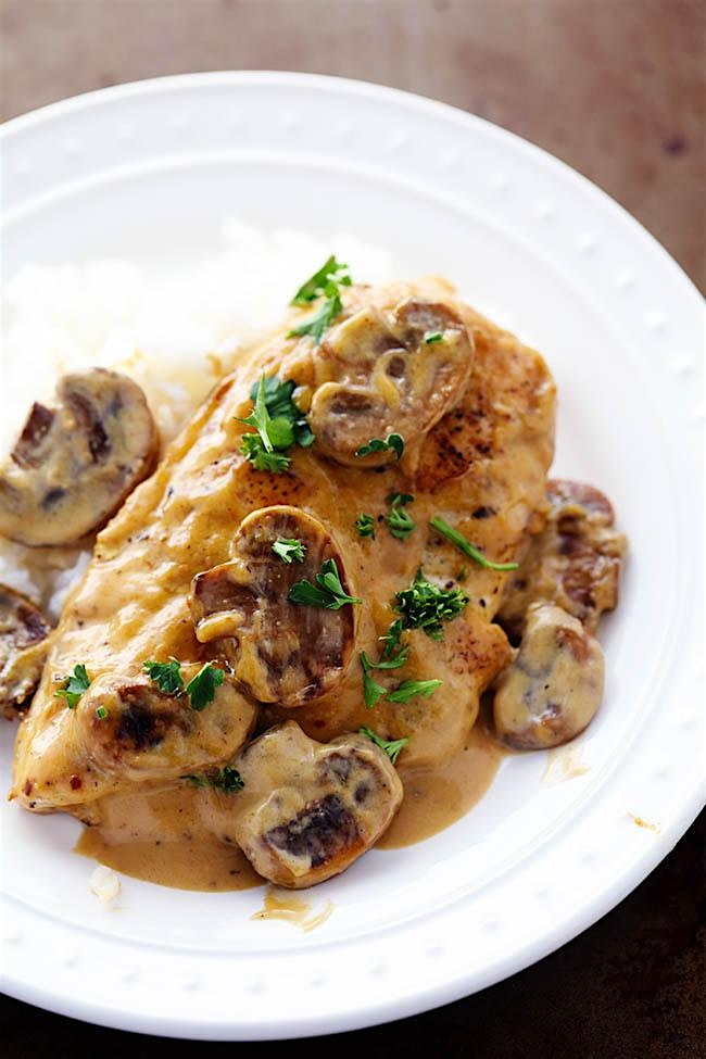 Chicken Marsala /Chicken Saltimboca with Cannoli to go!