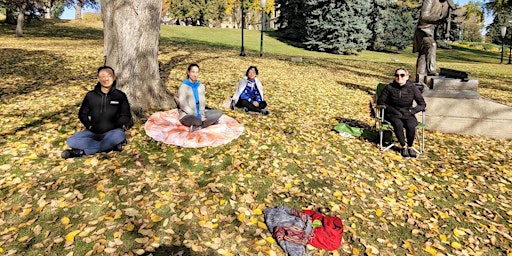 Meditation in the park  primärbild