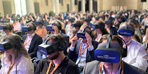 Immagine principale di E A R T H  F R O M  S P A C E - virtual reality leadership masterclass 