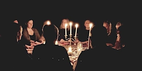 Victorian Seance In Haunted Pluckley Village  primärbild