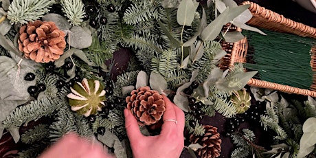 Image principale de Christmas wreath making workshop