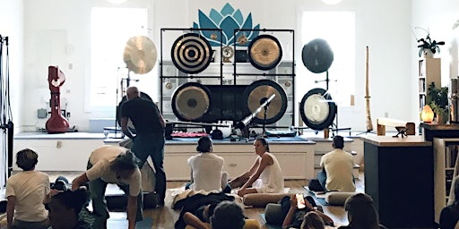 Hauptbild für Sound Bath with Didgeridoo, Sitar and 8+ Gongs (private group of up to 10)