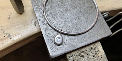 Imagem principal de Saturday Silver Charm Bangle Workshop