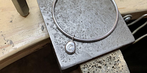 Image principale de Saturday Silver Charm Bangle Workshop