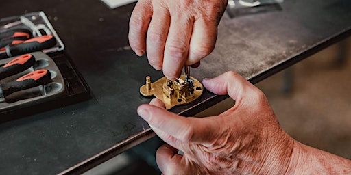 Hauptbild für Locksmithing - Jacksons Padlock