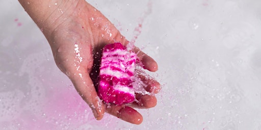 Hauptbild für Planes en Madrid: Crea tu propia burbuja de baño en Lush Gran Plaza.