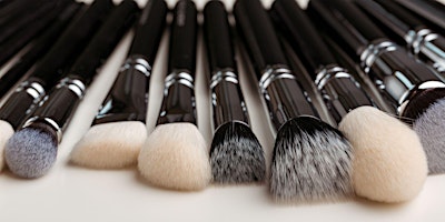 Imagem principal de Free Makeup Brush Class