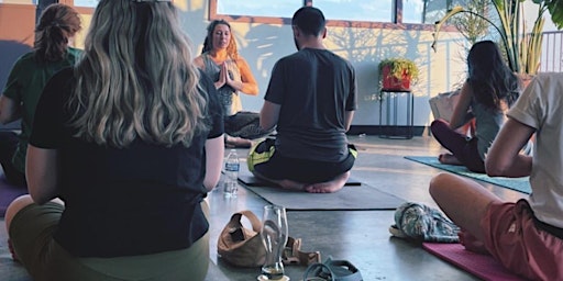 Primaire afbeelding van Shley does yoga at HopSquad