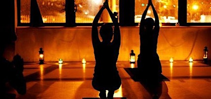 Hauptbild für Candlelight Gentle Yoga Flow & Aromatherapy