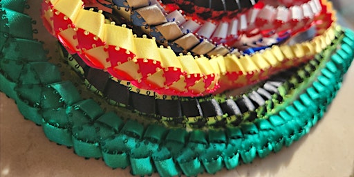 Imagem principal de Hawaiian Ribbon Lei Making