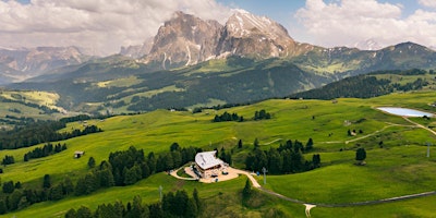 Hauptbild für All Inclusive Yoga Retreat in the Italian Alps - August 19-23, 2024