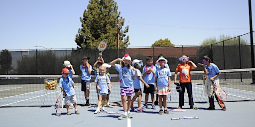 Immagine principale di Game On, Sun On: Elevate Your Summer at Our Tennis Day Camp! 