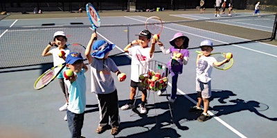 Serving Up Smiles: Experience the Thrill at Our Tennis Day Camp!  primärbild