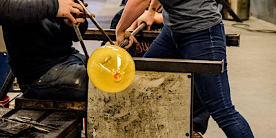 Imagen principal de Intro to Glassblowing  with Charlie Golonkiewicz