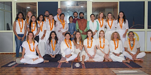 200 hour yoga teacher training in Rishikesh  primärbild