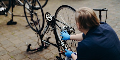 Hauptbild für Saturday School: Bicycle Field Repairs