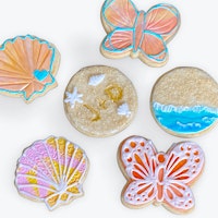 Image principale de " New"  Sugar Cookie Decorating with rolled buttercream and royal icing