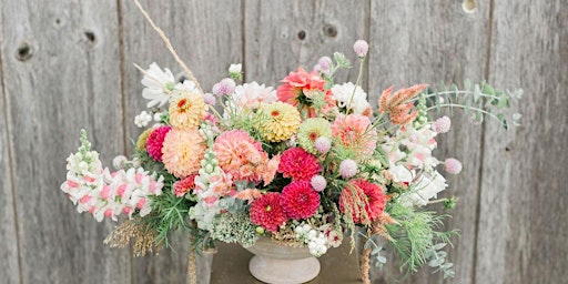 Immagine principale di How to Grow Dahlias and Fall Centerpiece Class 