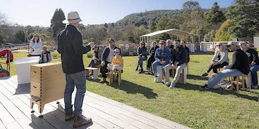 Imagen principal de HoneyLand - Honey Farm Tour and Tasting pt2