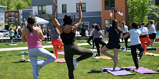 Primaire afbeelding van Free Mothers Day Yoga & Live Music on the Green @Quarry Walk