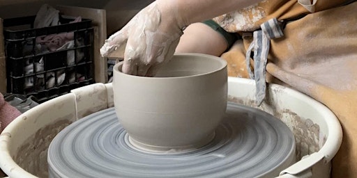 Imagem principal de 101 | CERAMICS: Introduction to Wheel Throwing