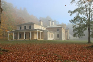 Hauptbild für Ten Broeck & Hyde Hall: Architectural Treasures Bus Tour