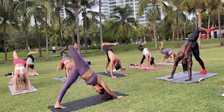 Hauptbild für Stretchy Yoga Flow at South Pointe Park