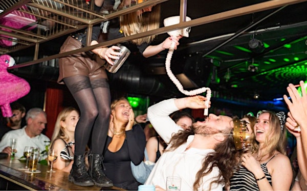 Amsterdam: Central Pub Crawl and Nightlife Experience