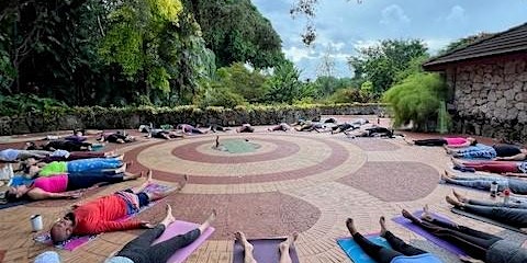 Imagem principal do evento Free Vinyasa Yoga Class at Pinecrest Gardens