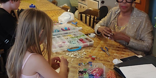 Imagem principal de Jewelry Designs with Shelly for Kids Age 5-18